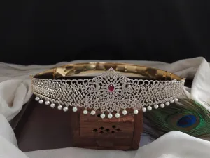 Attractive Zircon Hip Belt Having White Pearls